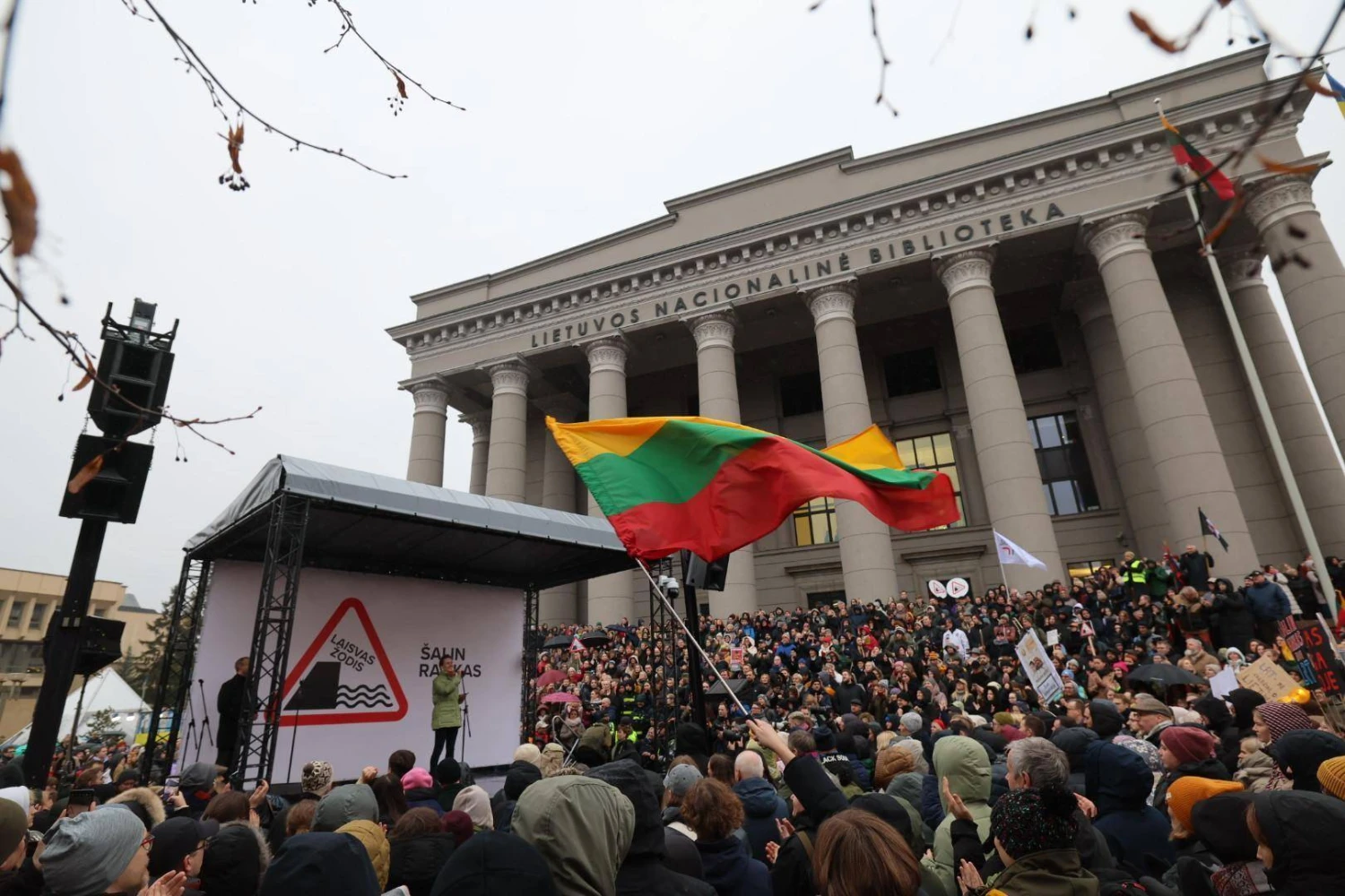 Solidarisch in der Krise, still im Alltag